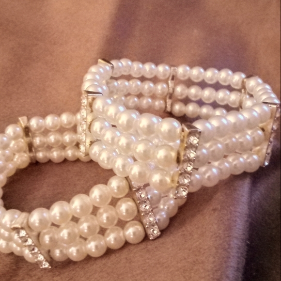 Pearl Beaded bracelet with Cubic Zirconia Diamonds - Picture 4 of 9